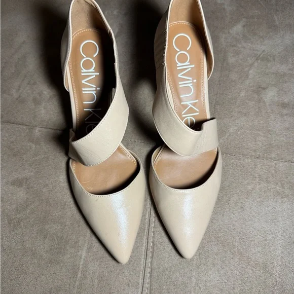 Classic Glam Cream Leather Size-7  3.5" Heels with Asymmetrical Strap - Picture 2 of 10